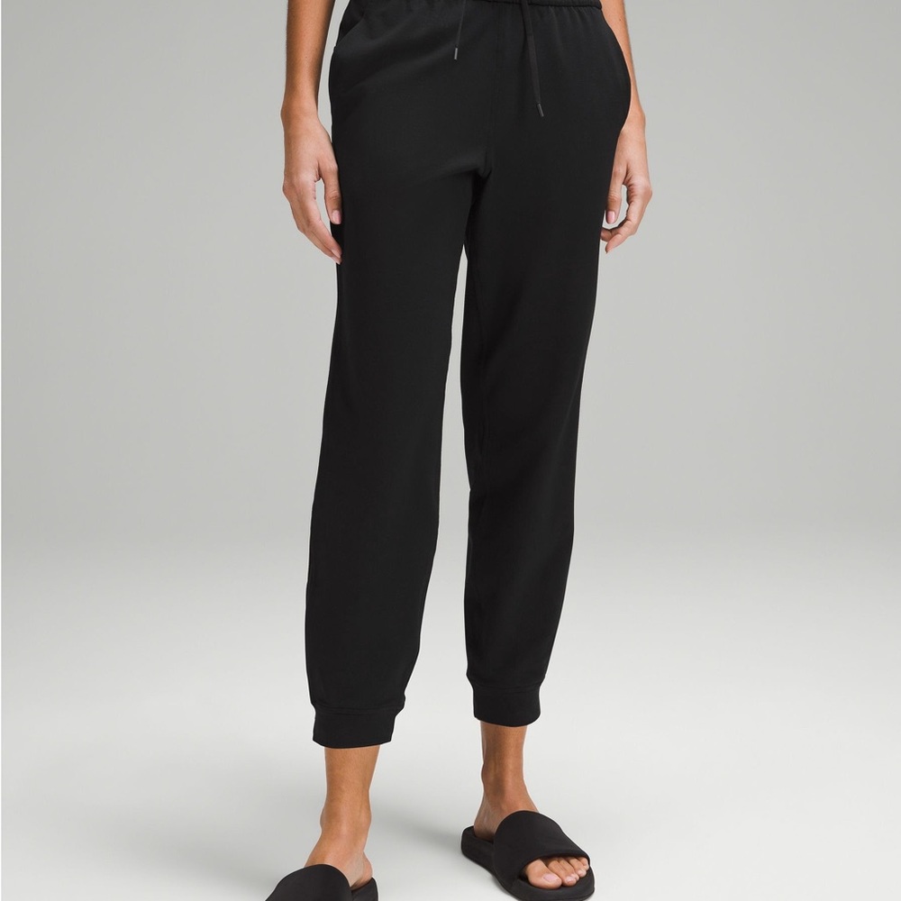 Lululemon Soft Jersey Classic Fit Mid Rise Jogger